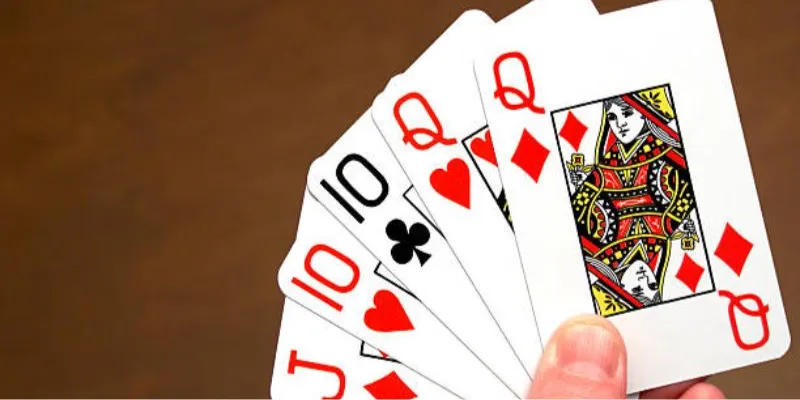 Sắp xếp các thứ hạng tay bài poker từ cao đến thấp